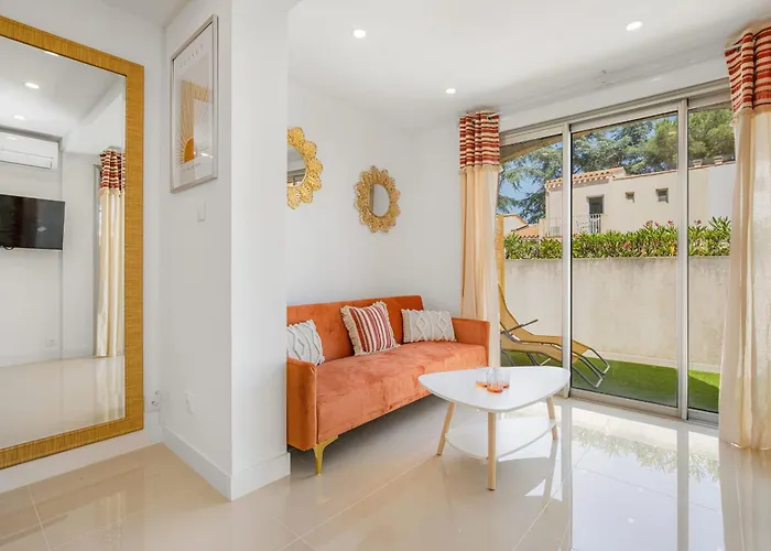 ô Soleil Lumineux Avec Terrasse Dans Le Village Naturiste * Agde